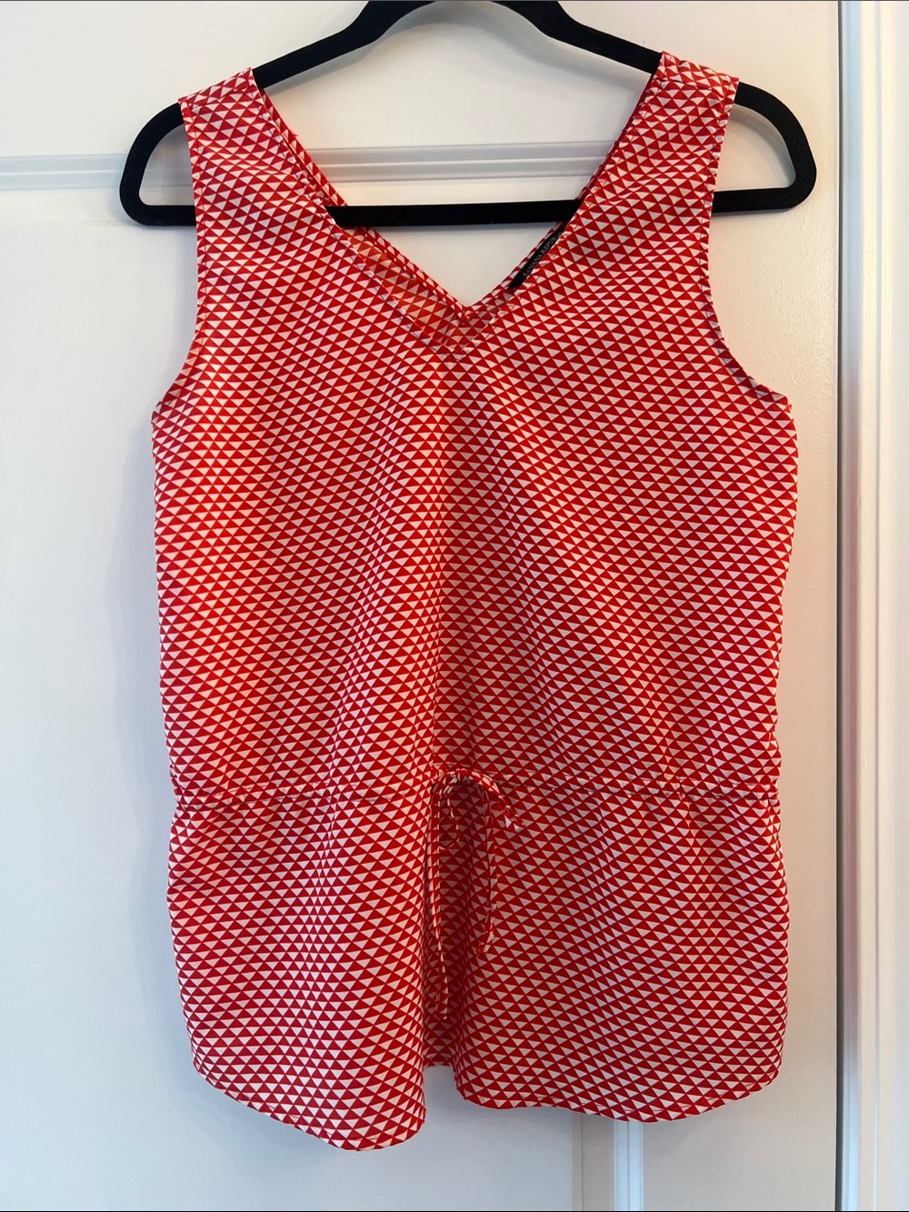 Banana Republic Red and White Geo-Print Women’s  tank top